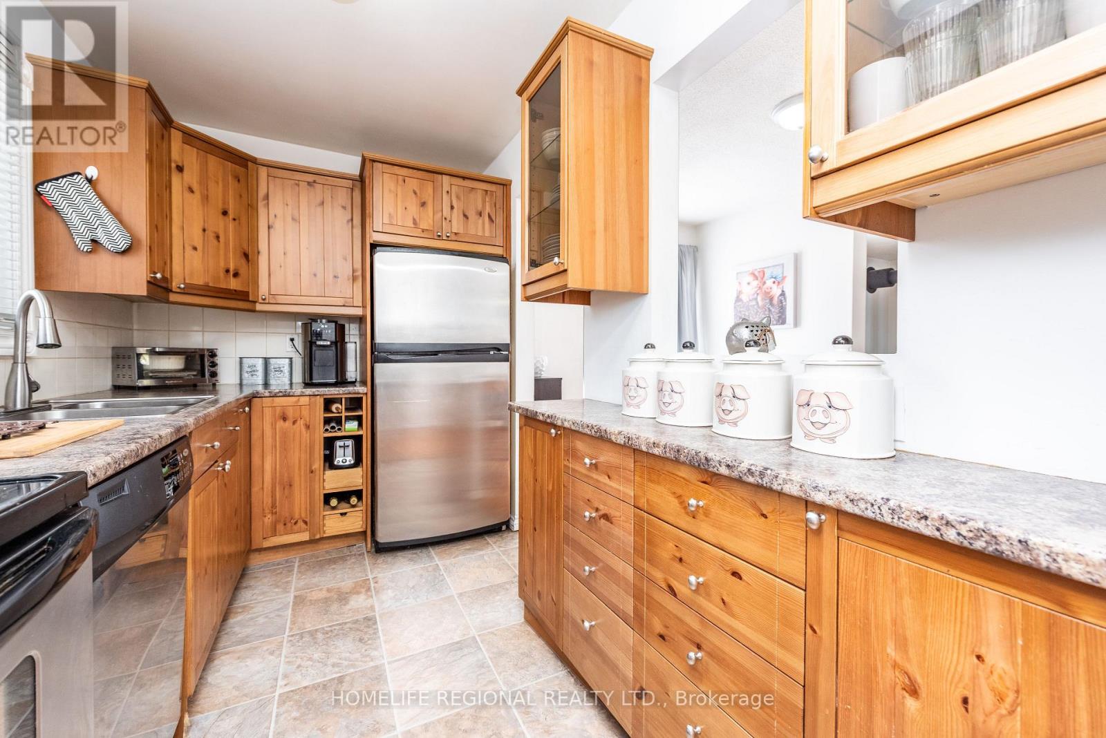 26 Garrison Square, Brampton, Ontario  L6S 2H3 - Photo 4 - W12869750