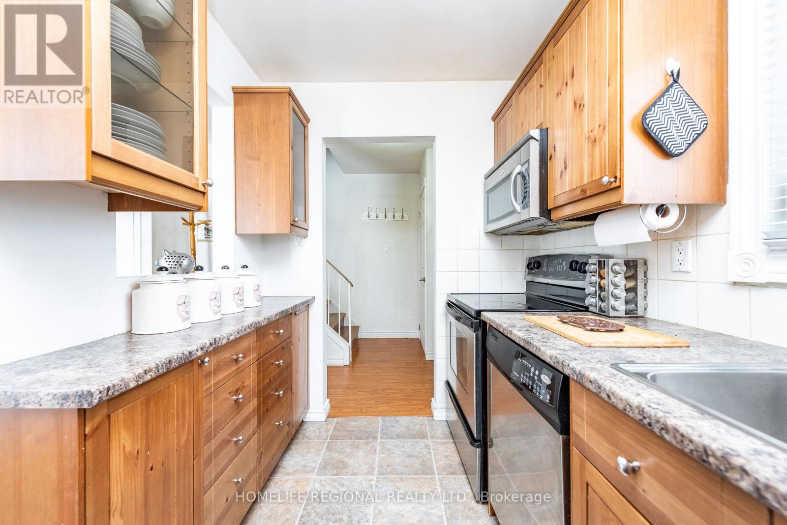 26 Garrison Square, Brampton, Ontario  L6S 2H3 - Photo 6 - W12869750