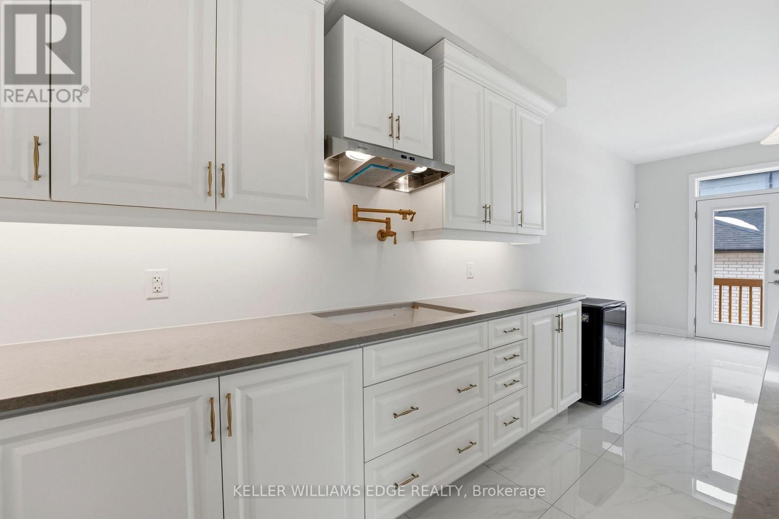 132 Settlers Road E, Oakville, Ontario  L6H 0Y3 - Photo 11 - W12869800