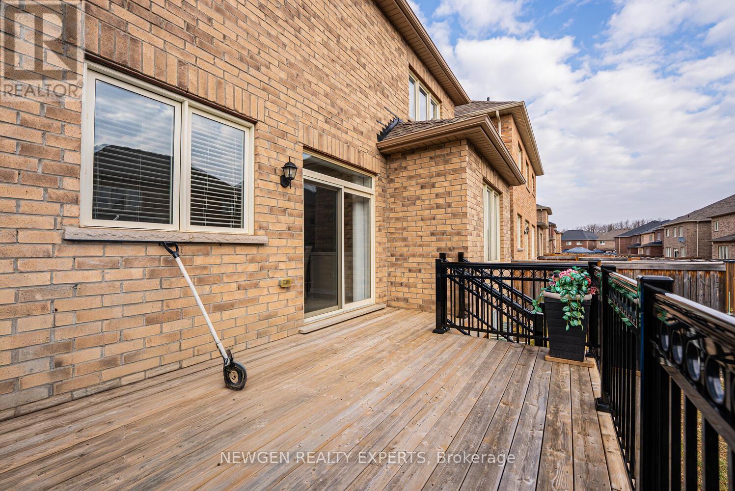 46 Monument Trail, Brampton, Ontario  L7A 4M9 - Photo 36 - W12869818