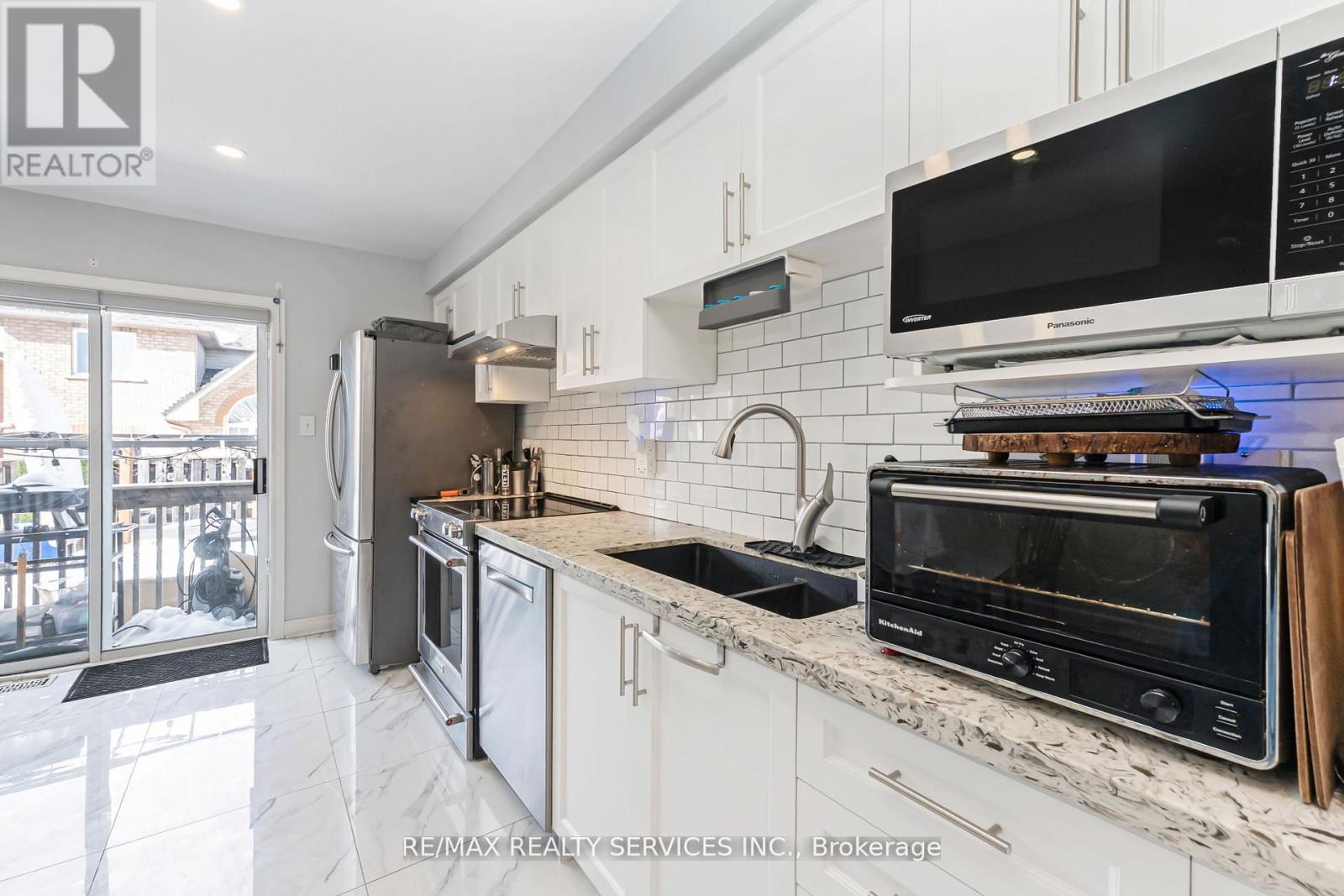 50 Sunny Glen Crescent, Brampton, Ontario  L7A 2C6 - Photo 18 - W12869832