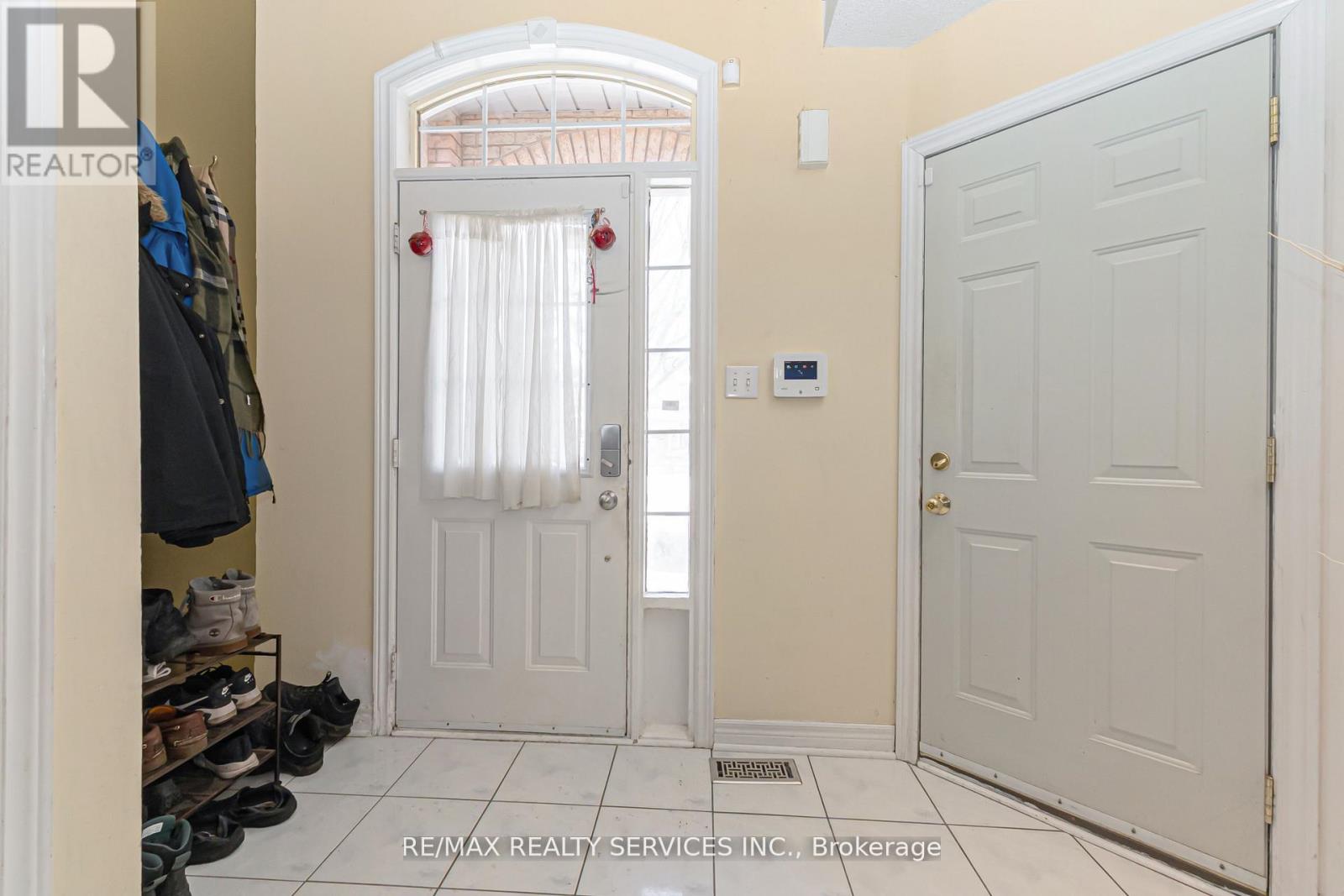 50 Sunny Glen Crescent, Brampton, Ontario  L7A 2C6 - Photo 5 - W12869832