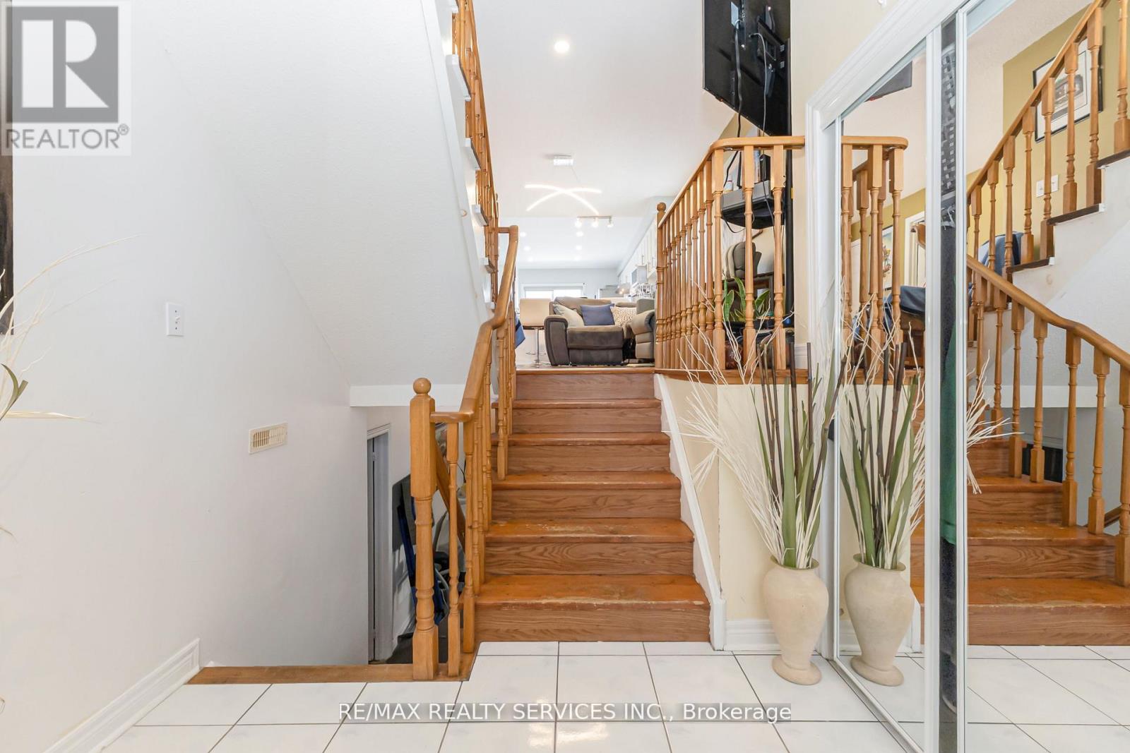 50 Sunny Glen Crescent, Brampton, Ontario  L7A 2C6 - Photo 6 - W12869832