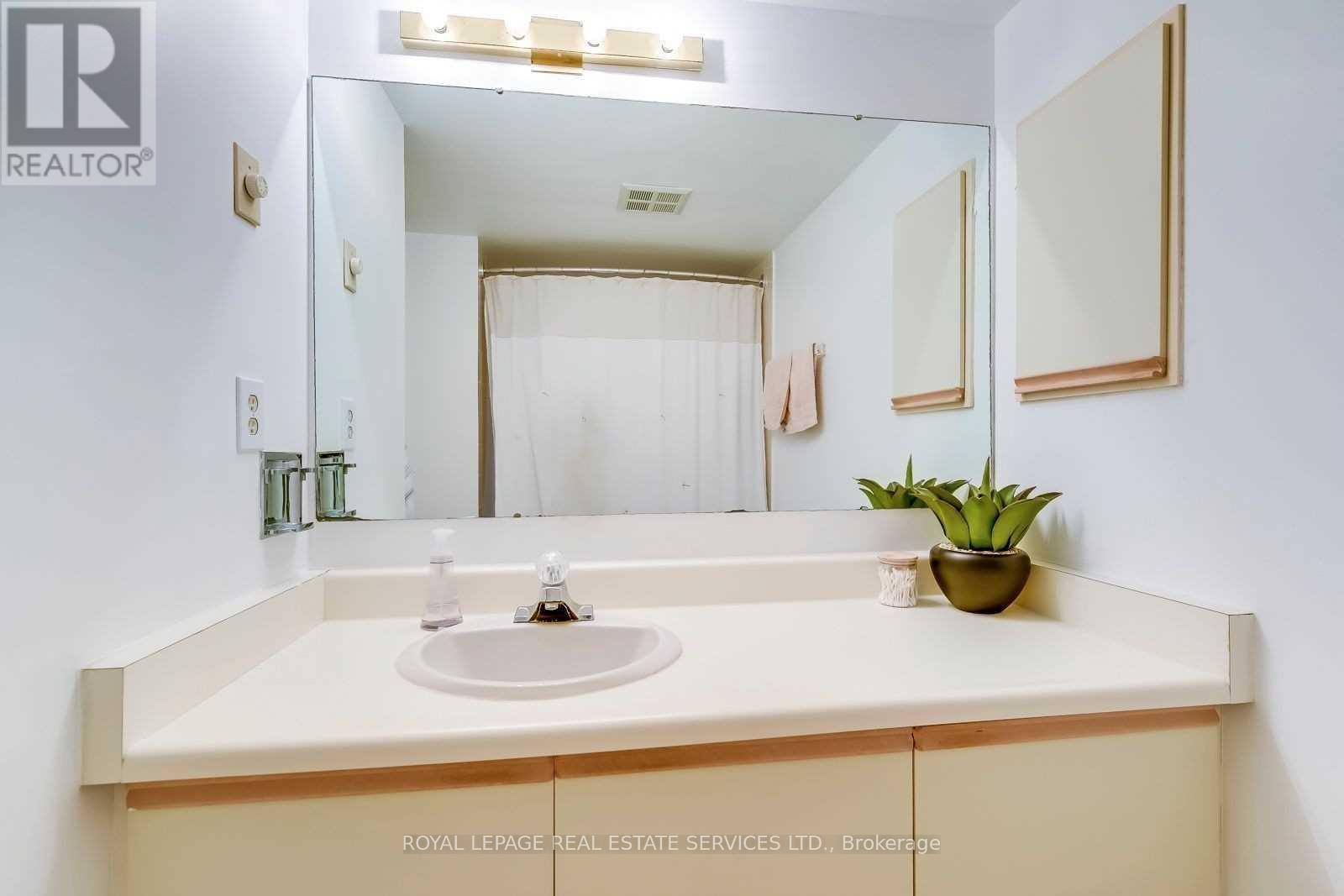 709 - 1110 Walden Circle, Mississauga, Ontario  L5J 4R3 - Photo 13 - W12869840