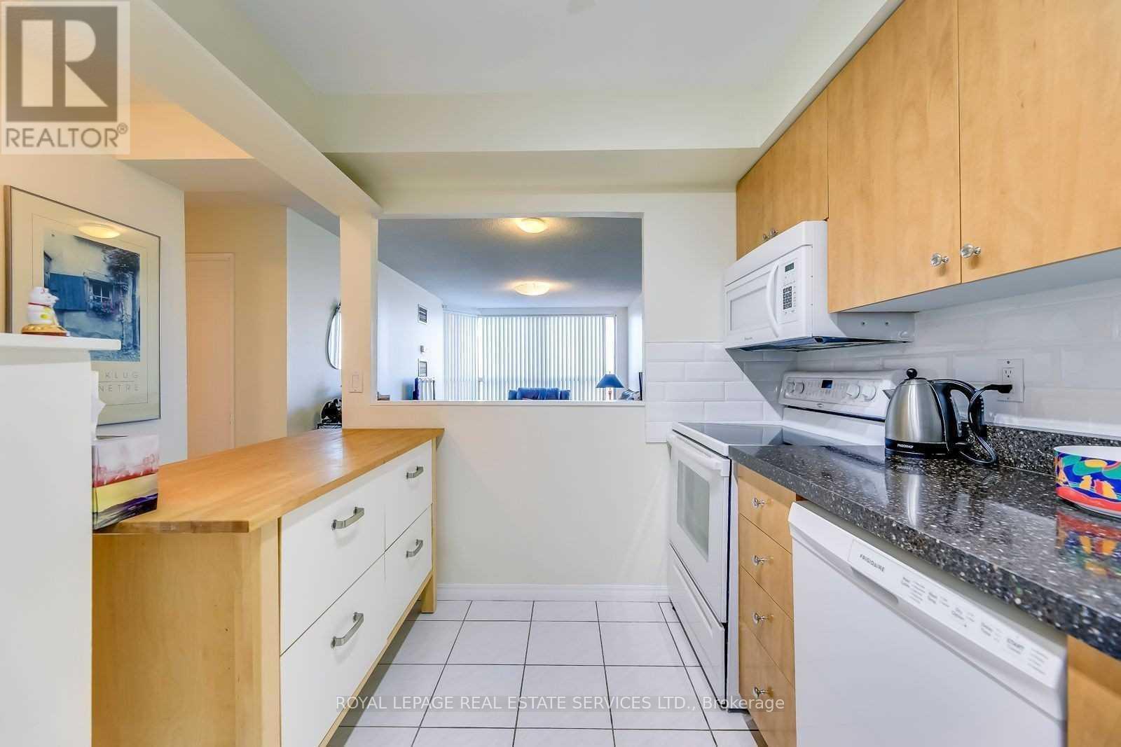 709 - 1110 Walden Circle, Mississauga, Ontario  L5J 4R3 - Photo 9 - W12869846