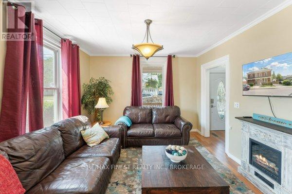 30 King Street, Prince Edward County, Ontario  K0K 2T0 - Photo 12 - X12869810