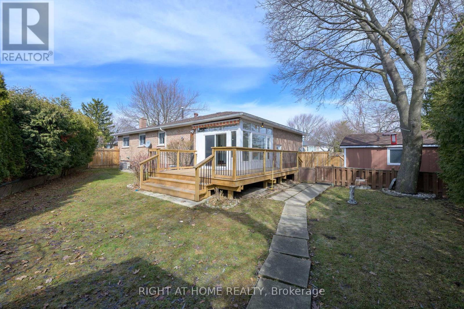 24 Milverton Close, Hamilton, Ontario  L0R 2H3 - Photo 2 - X12869798