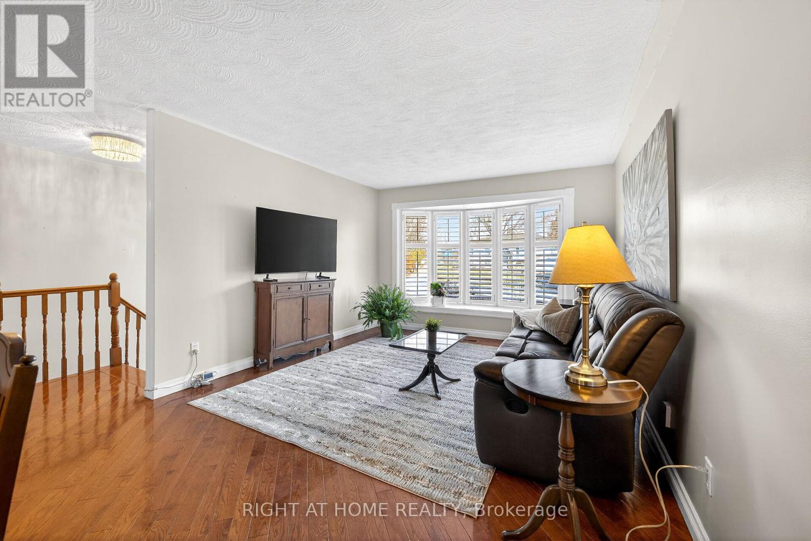 24 Milverton Close, Hamilton, Ontario  L0R 2H3 - Photo 7 - X12869798