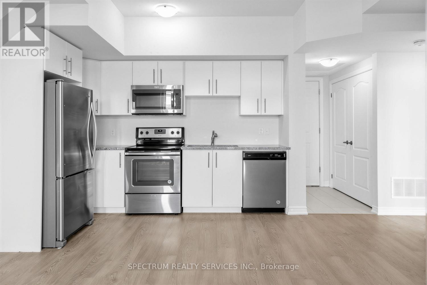 105 - 160 Watson Road, Guelph, Ontario  N1E 0P6 - Photo 11 - X12869862