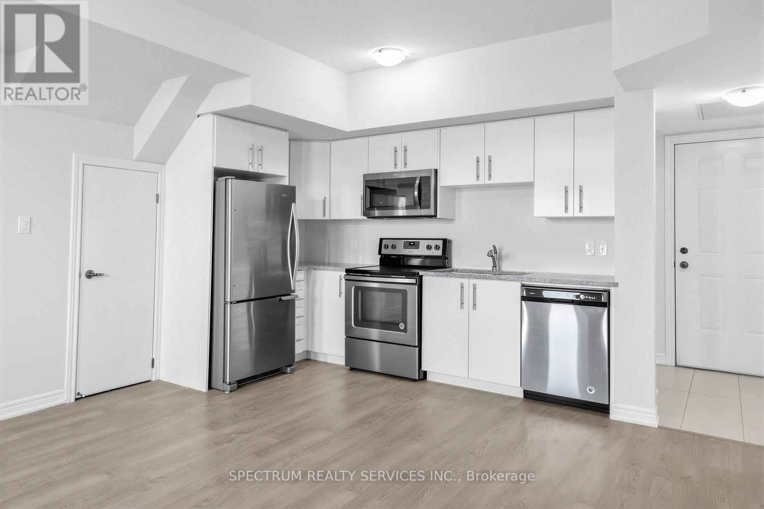 105 - 160 Watson Road, Guelph, Ontario  N1E 0P6 - Photo 14 - X12869862