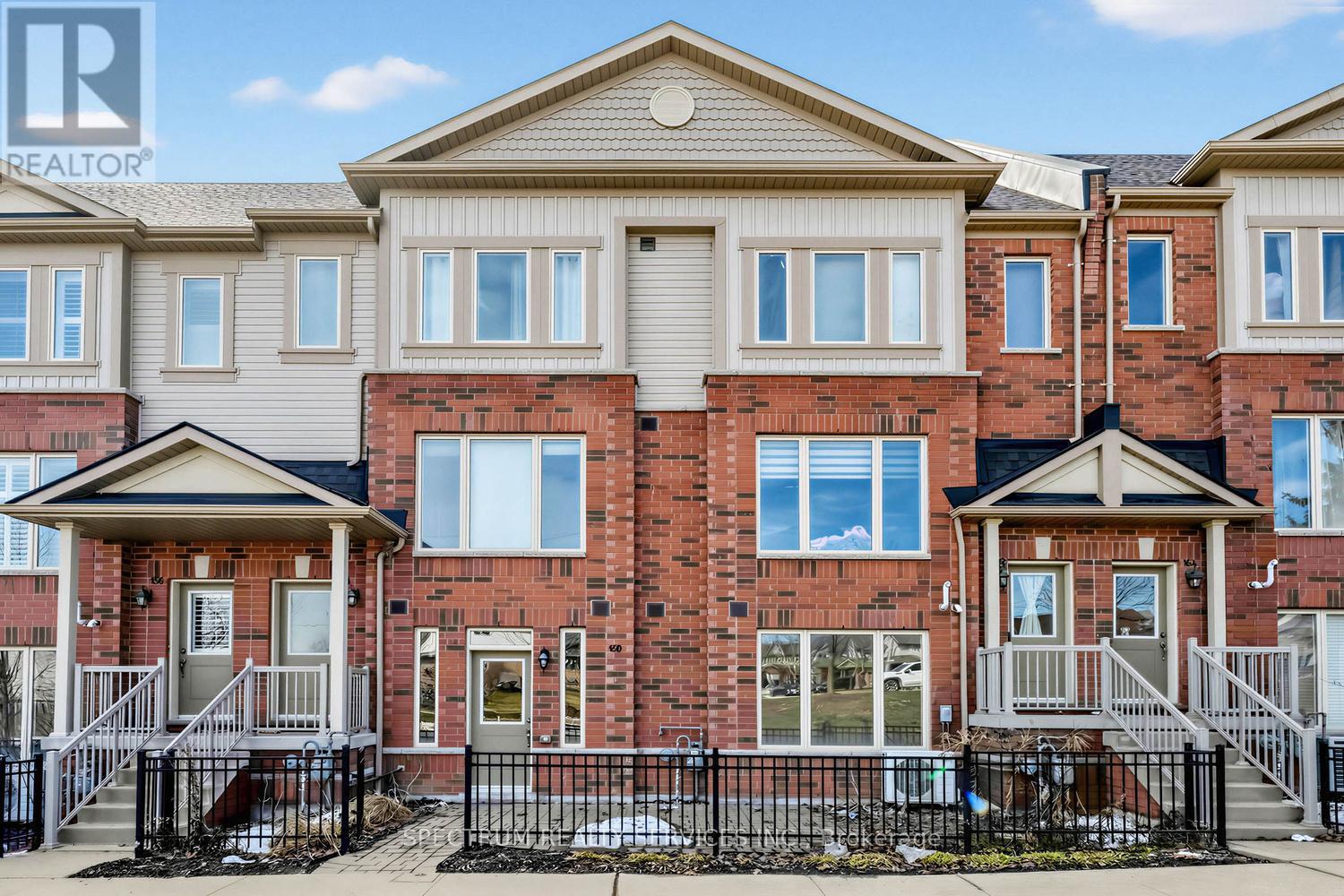 105 - 160 Watson Road, Guelph, Ontario  N1E 0P6 - Photo 2 - X12869862