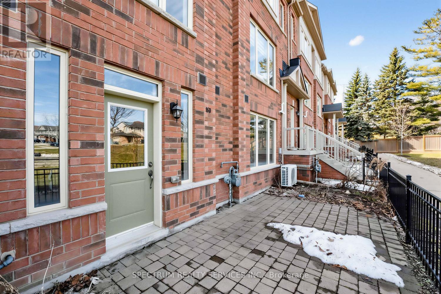 105 - 160 Watson Road, Guelph, Ontario  N1E 0P6 - Photo 3 - X12869862