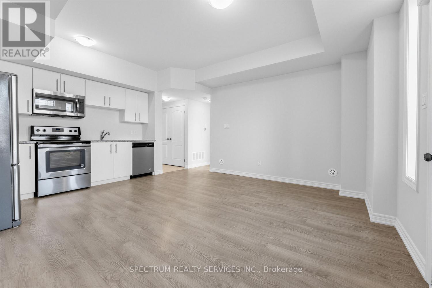 105 - 160 Watson Road, Guelph, Ontario  N1E 0P6 - Photo 8 - X12869862