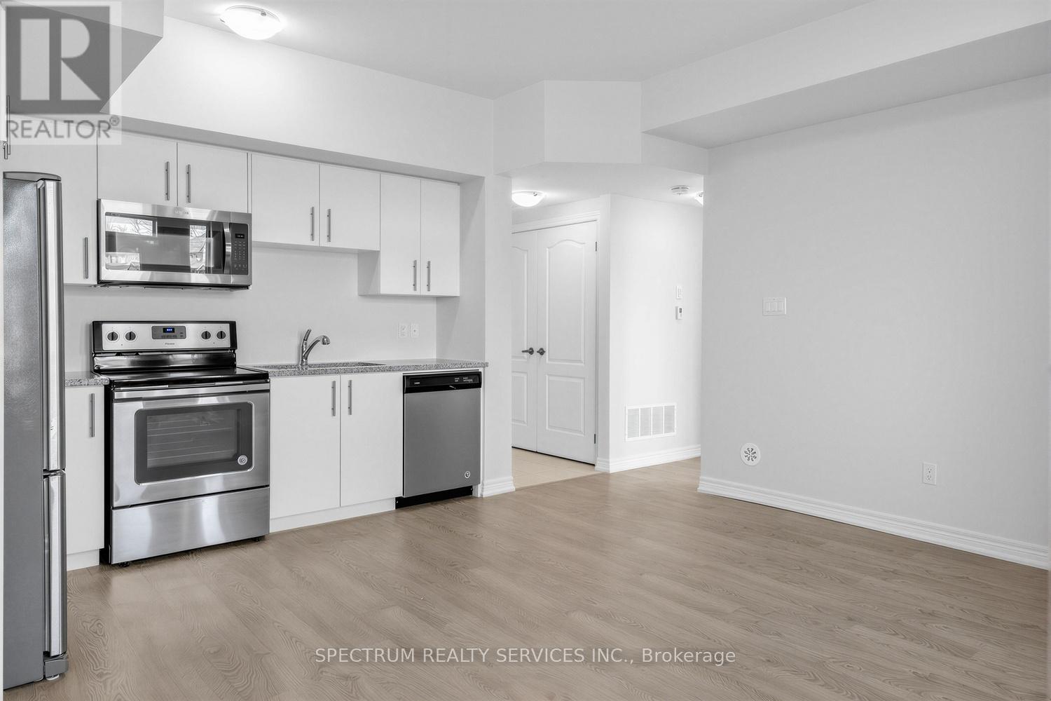 105 - 160 Watson Road, Guelph, Ontario  N1E 0P6 - Photo 9 - X12869862