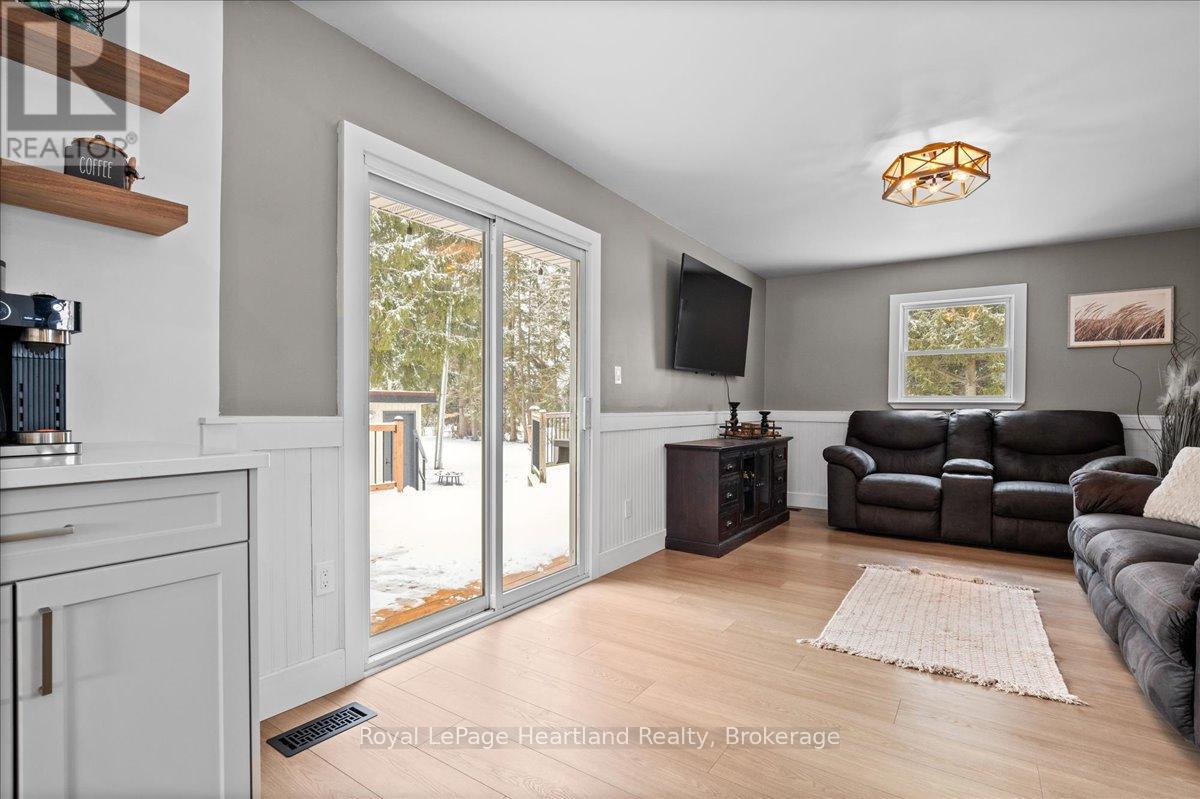 77 Chalk Street N, Huron East, Ontario  N0K 1W0 - Photo 14 - X12830850