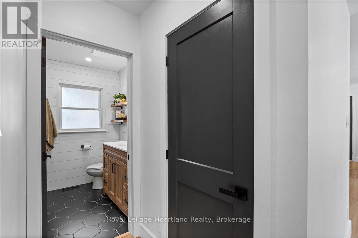 77 Chalk Street N, Huron East, Ontario  N0K 1W0 - Photo 24 - X12830850