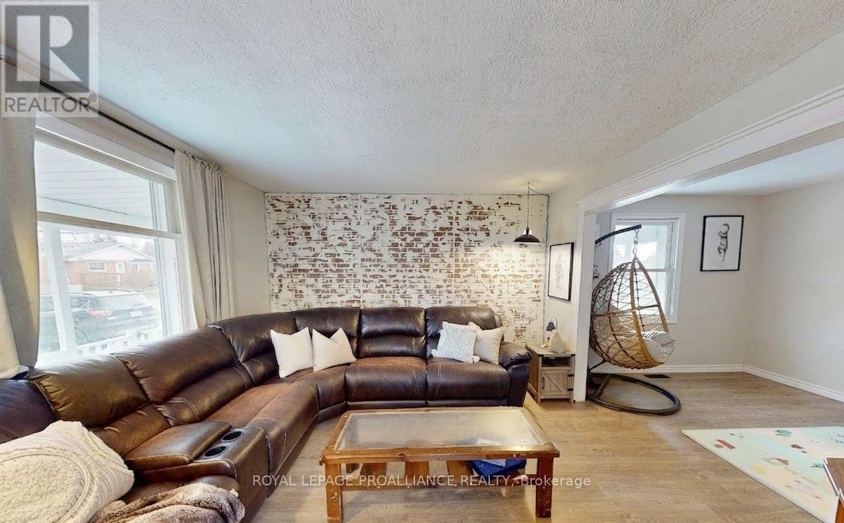 32 Mcnichol Avenue, Quinte West (Trenton Ward), Ontario  K8V 2R6 - Photo 4 - X12868346