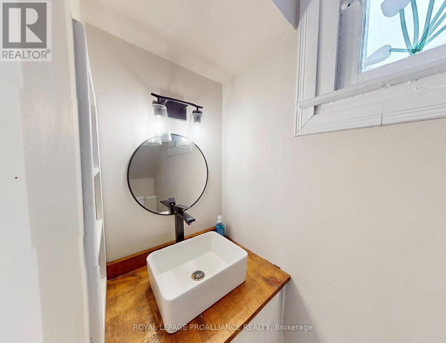 32 Mcnichol Avenue, Quinte West (Trenton Ward), Ontario  K8V 2R6 - Photo 10 - X12868346