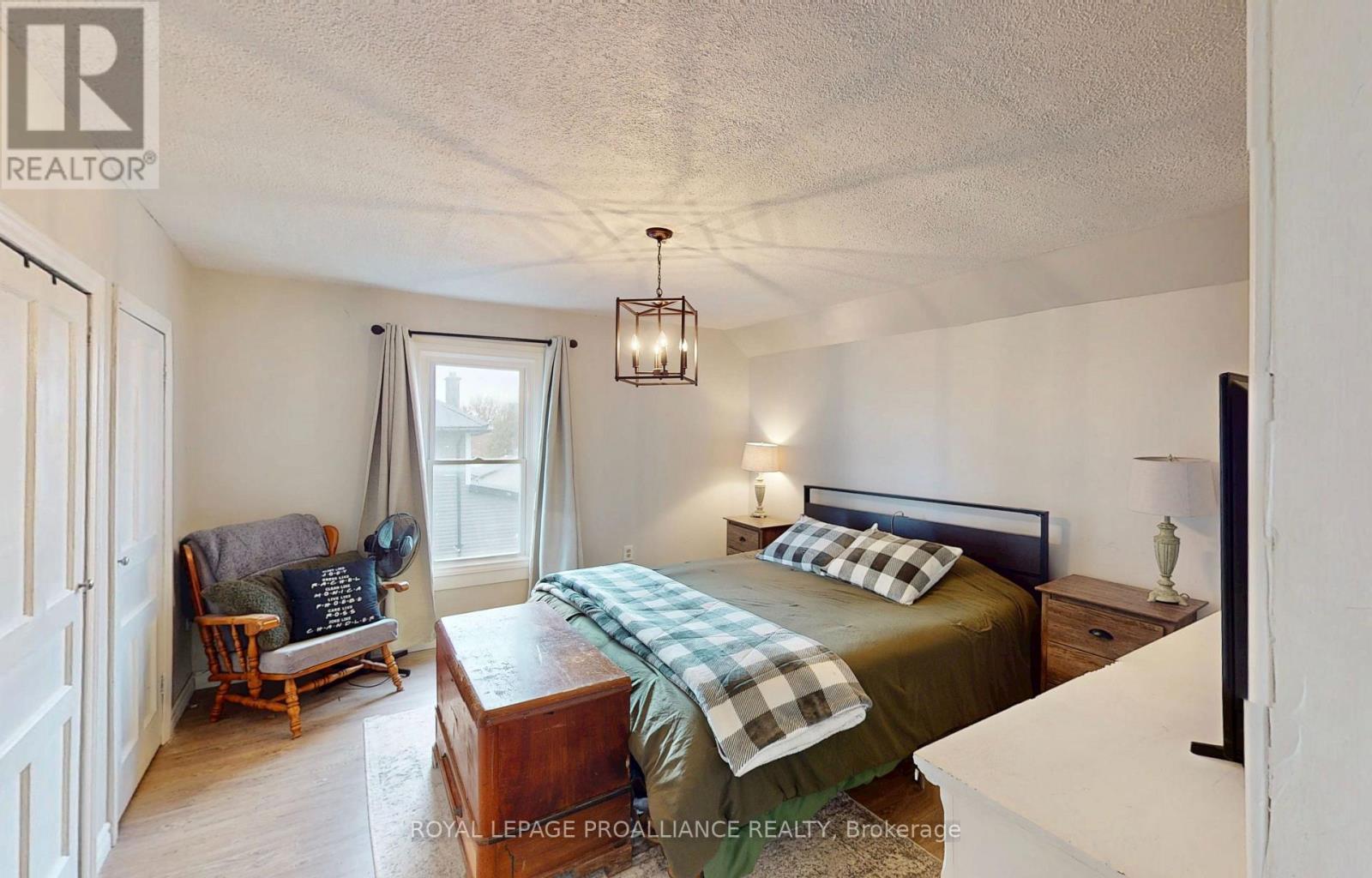 32 Mcnichol Avenue, Quinte West (Trenton Ward), Ontario  K8V 2R6 - Photo 12 - X12868346