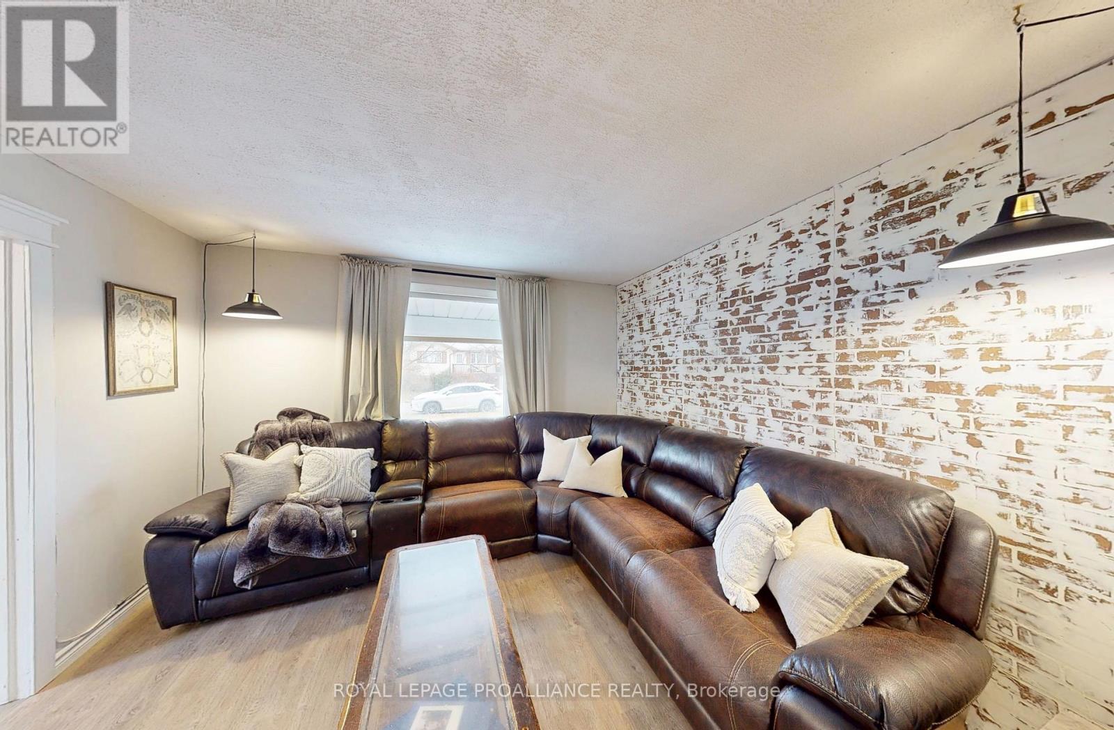 32 Mcnichol Avenue, Quinte West (Trenton Ward), Ontario  K8V 2R6 - Photo 2 - X12868346