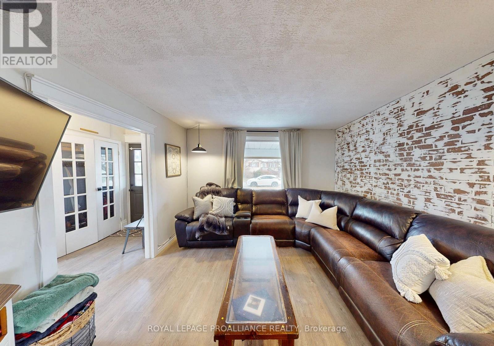 32 Mcnichol Avenue, Quinte West (Trenton Ward), Ontario  K8V 2R6 - Photo 6 - X12868346