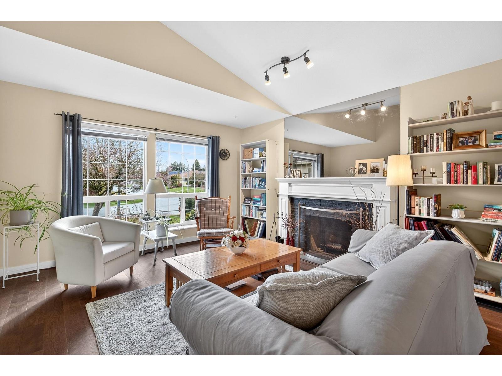 4851 208a Street, Langley, British Columbia  V3A 5X9 - Photo 3 - R3097531