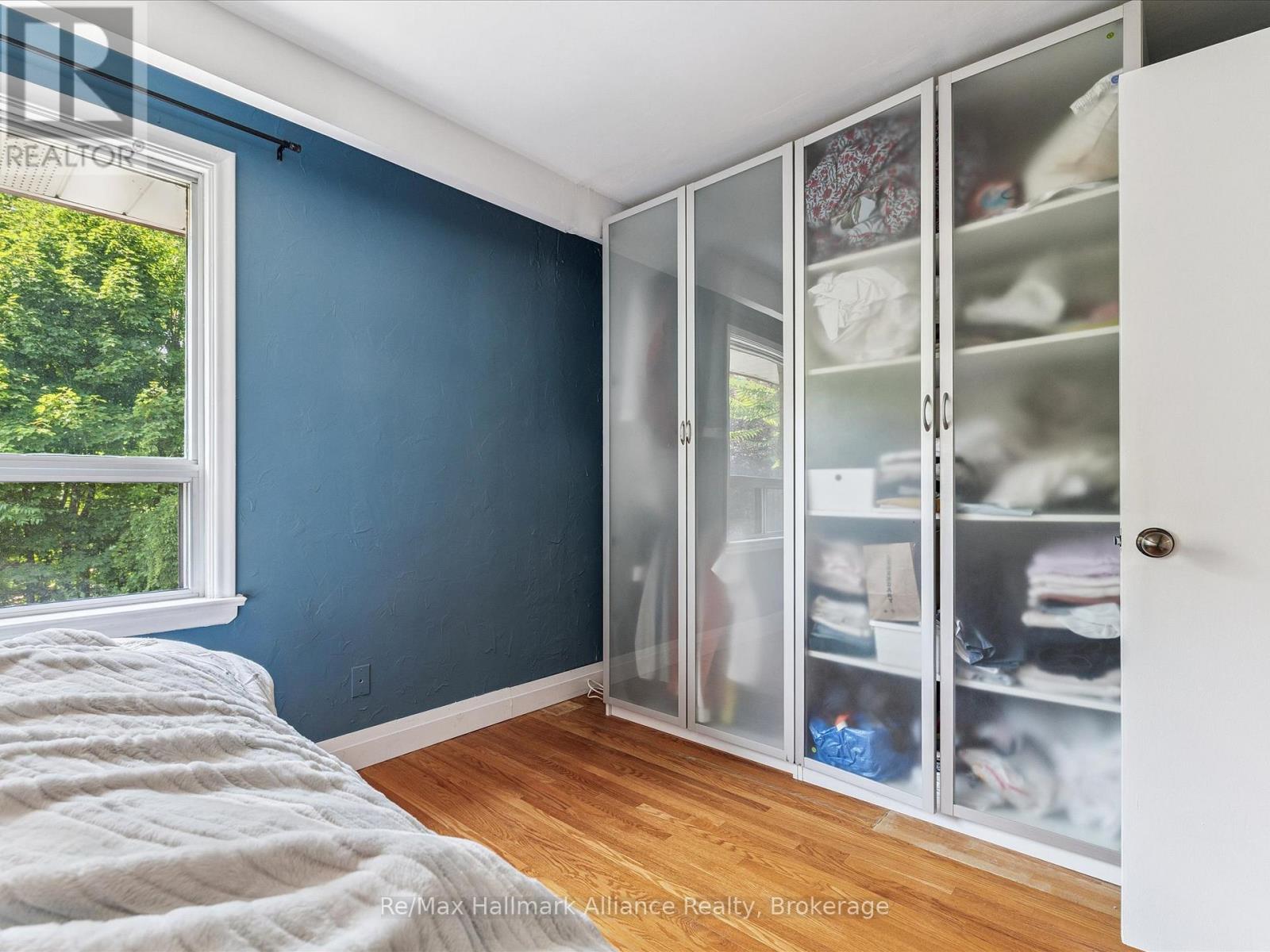 300 Burton Road, Oakville, Ontario  L6K 2K8 - Photo 16 - W12869942