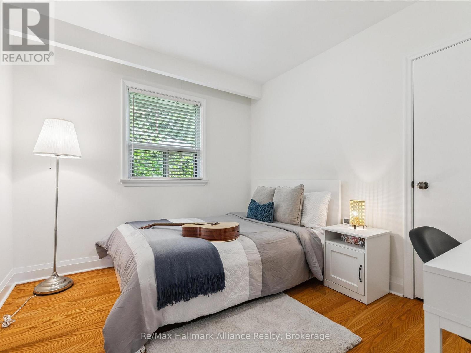 300 Burton Road, Oakville, Ontario  L6K 2K8 - Photo 18 - W12869942