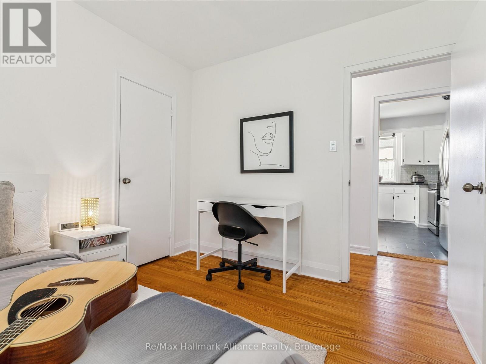 300 Burton Road, Oakville, Ontario  L6K 2K8 - Photo 19 - W12869942