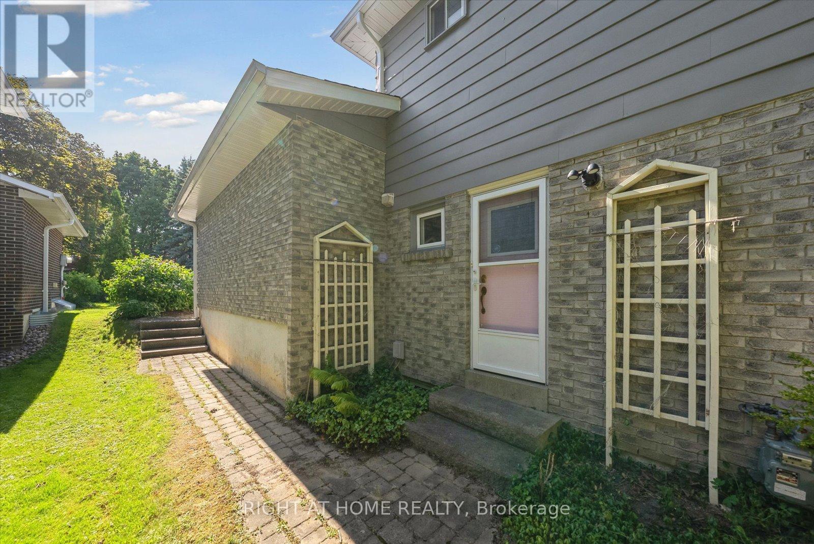 7 Banbury Court, Aurora, Ontario  L4G 3M8 - Photo 40 - N12837960