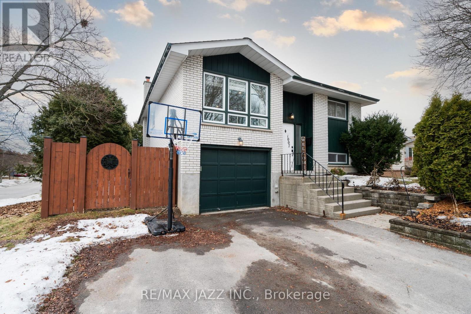 1007 Cardinal Court, Oshawa, Ontario  L1G 6Y3 - Photo 2 - E12870136