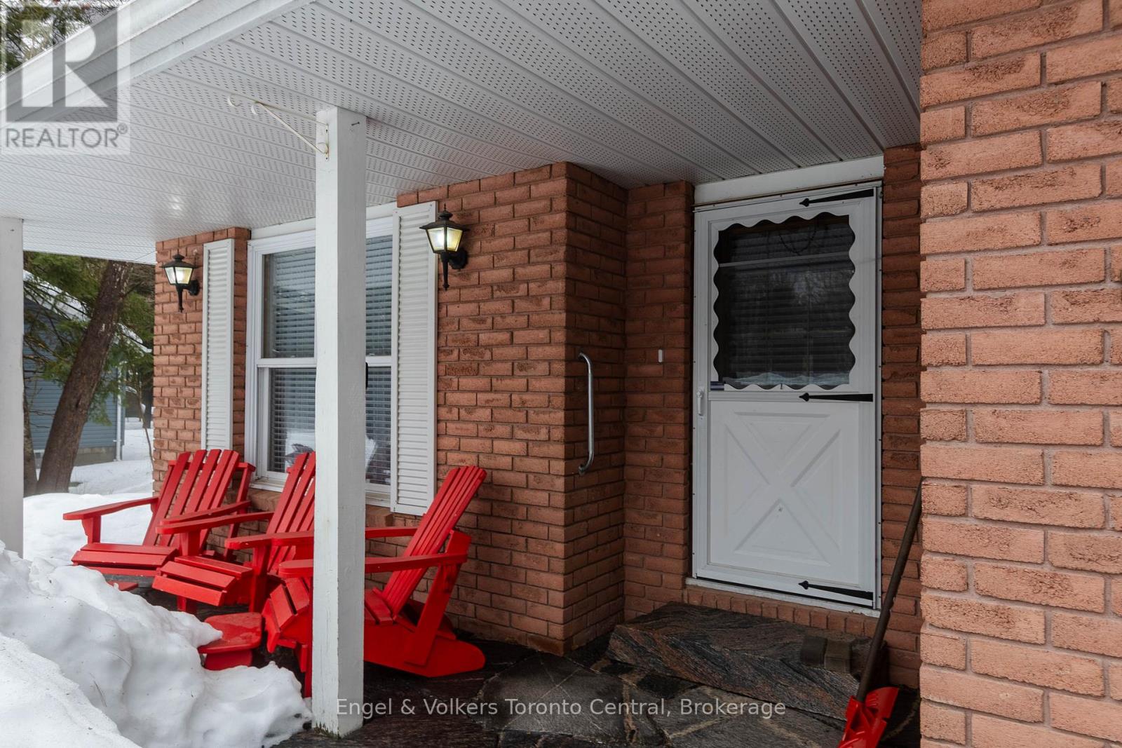 10 Daleman Drive, Bracebridge, Ontario  P1L 1A8 - Photo 2 - X12869872