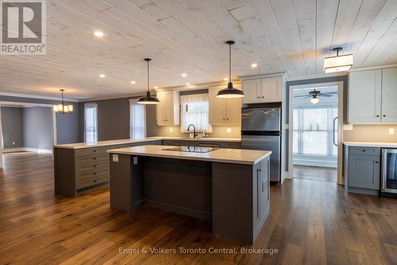 10 Daleman Drive, Bracebridge, Ontario  P1L 1A8 - Photo 3 - X12869872