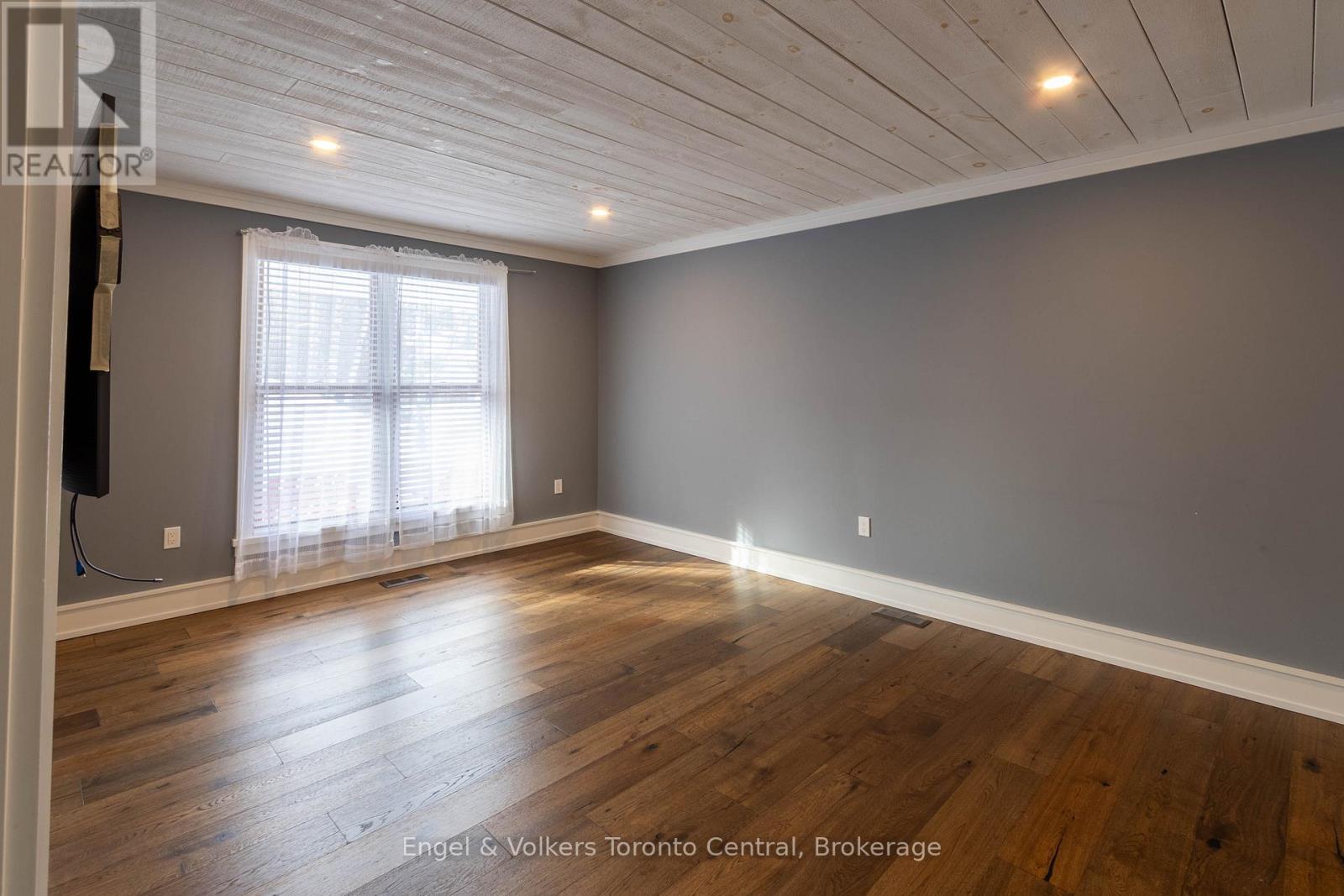 10 Daleman Drive, Bracebridge, Ontario  P1L 1A8 - Photo 4 - X12869872