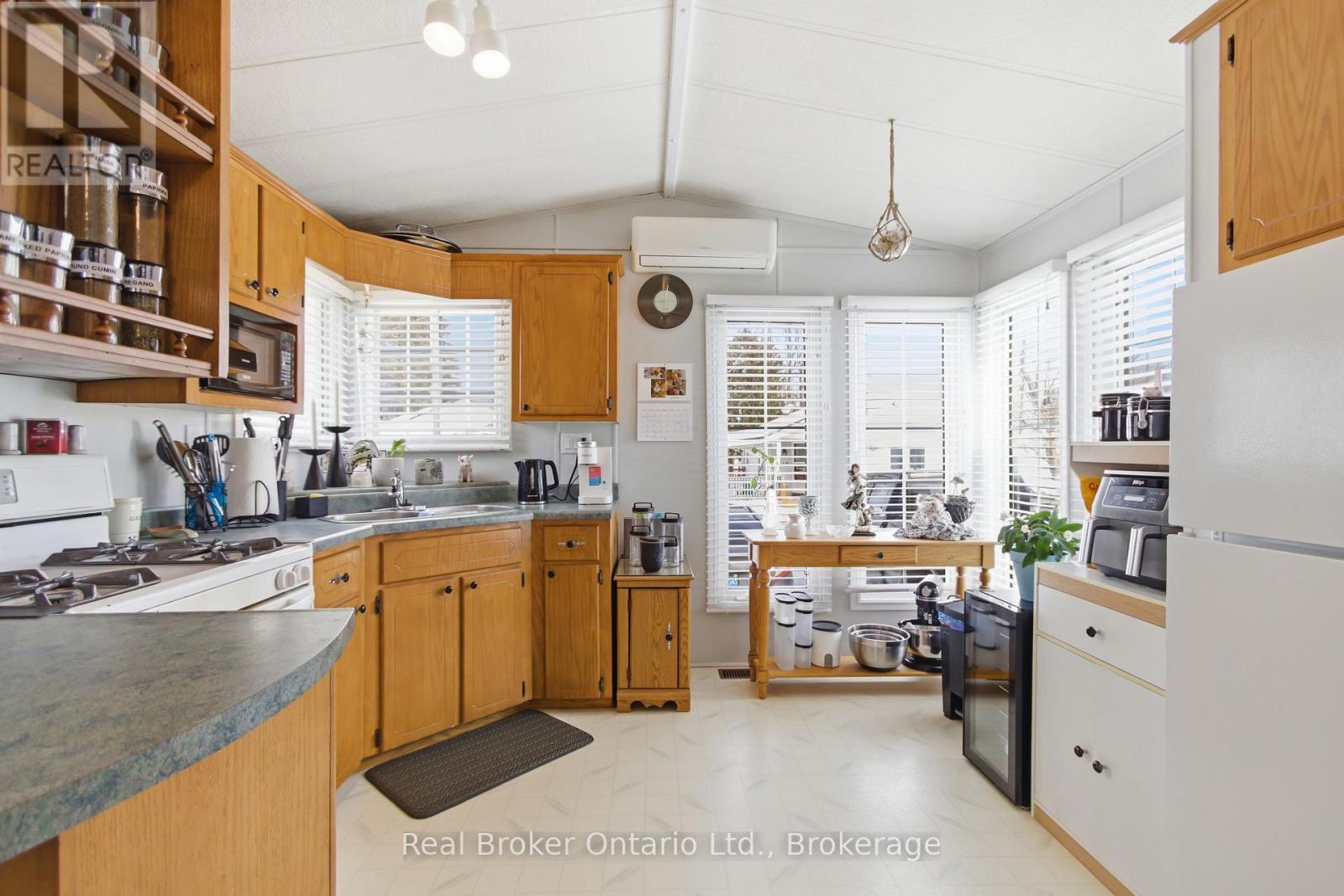 428 Pine Pass, Centre Wellington, Ontario  N1M 2W5 - Photo 16 - X12870108