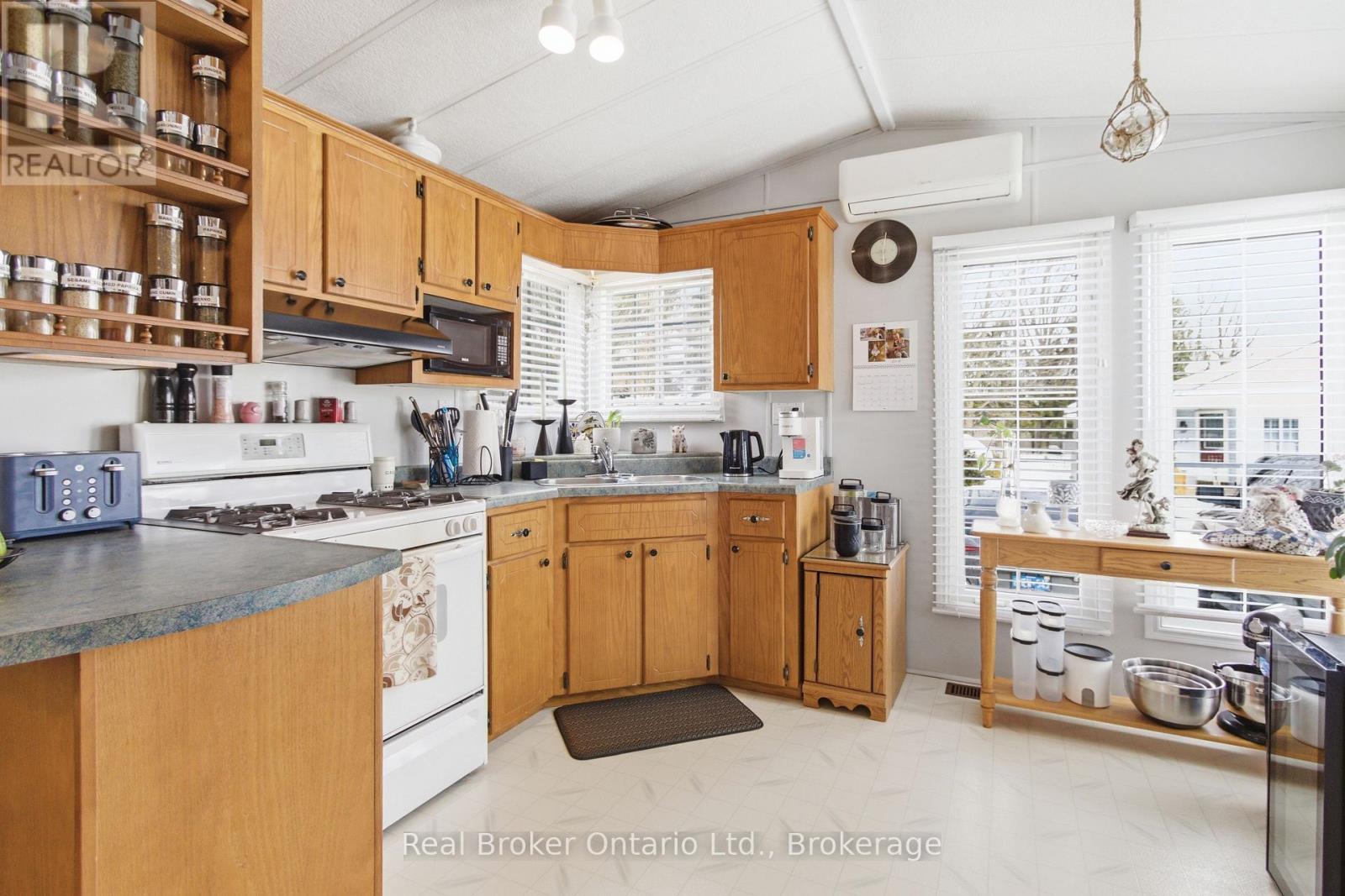 428 Pine Pass, Centre Wellington, Ontario  N1M 2W5 - Photo 17 - X12870108