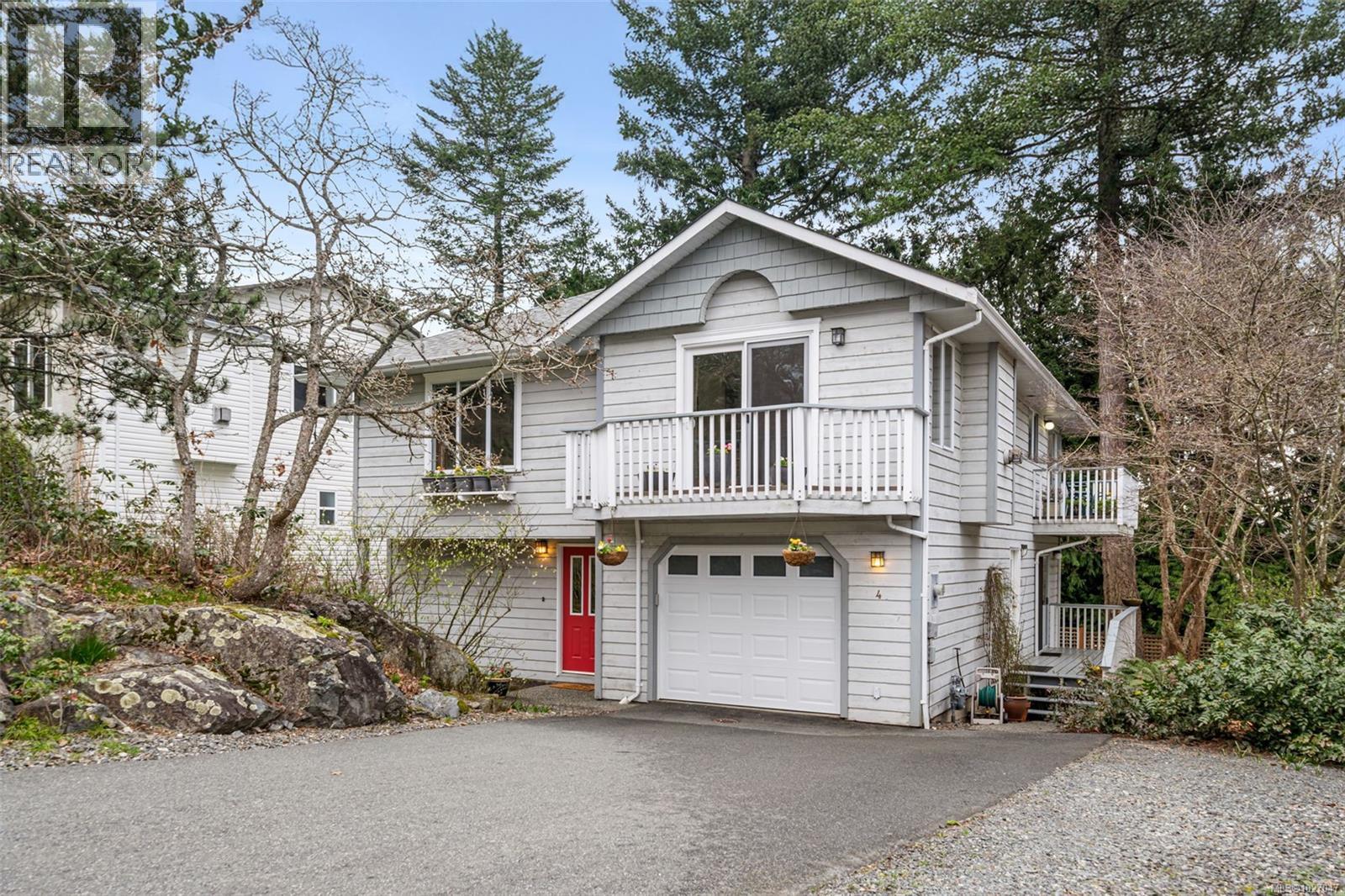 4 890 Admirals Rd, Esquimalt, British Columbia