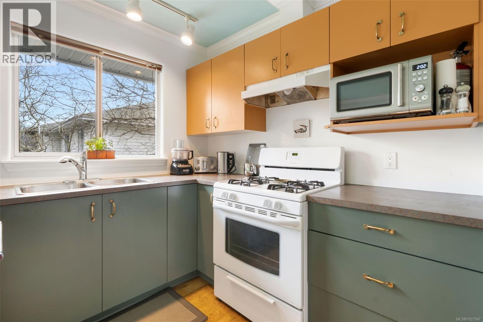 4 890 Admirals Rd, Esquimalt, British Columbia  V9A 2P1 - Photo 14 - 1027047