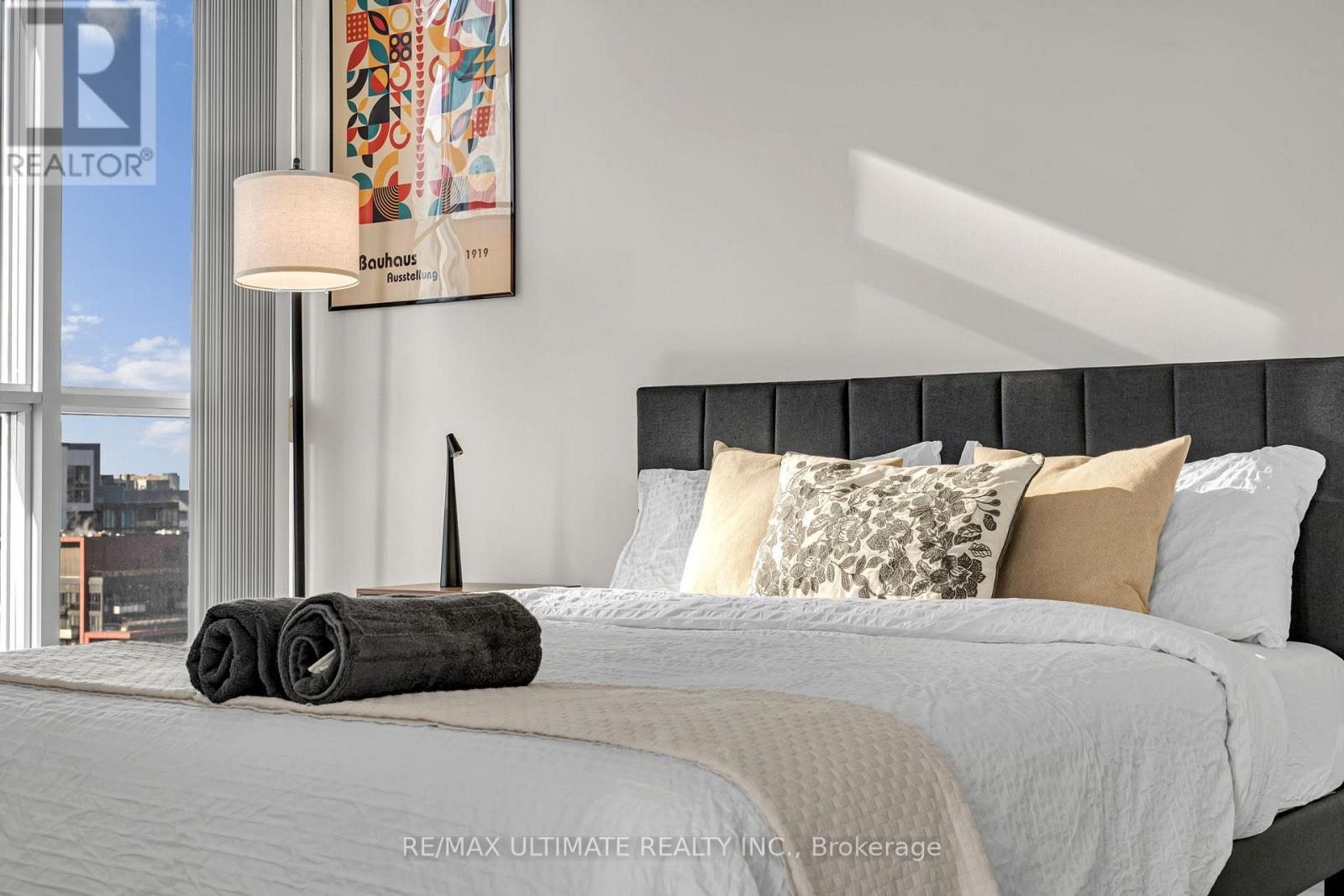 2109 - 15 Iceboat Terrace, Toronto, Ontario  M5V 4A5 - Photo 7 - C12870098