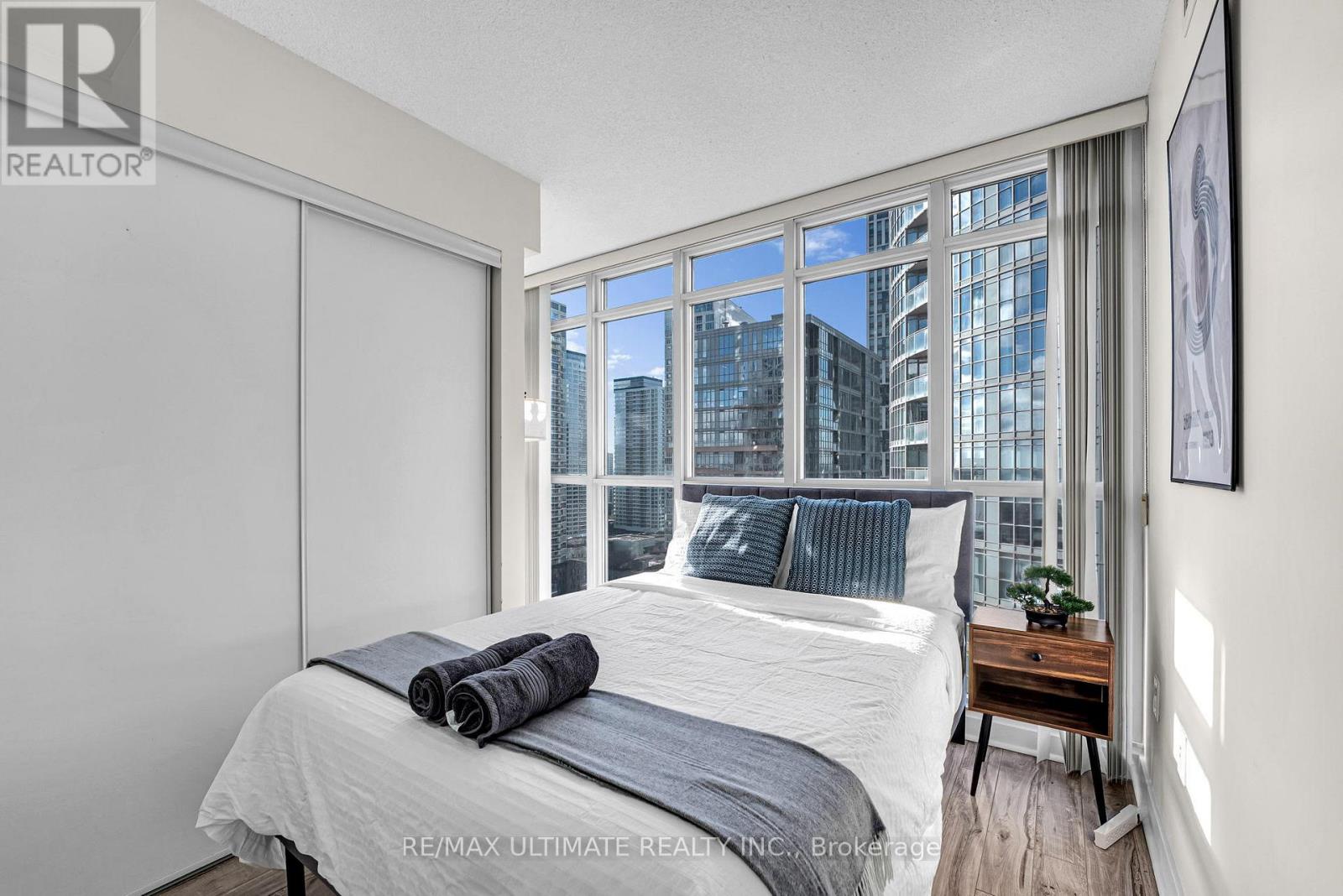 2109 - 15 Iceboat Terrace, Toronto, Ontario  M5V 4A5 - Photo 8 - C12870098