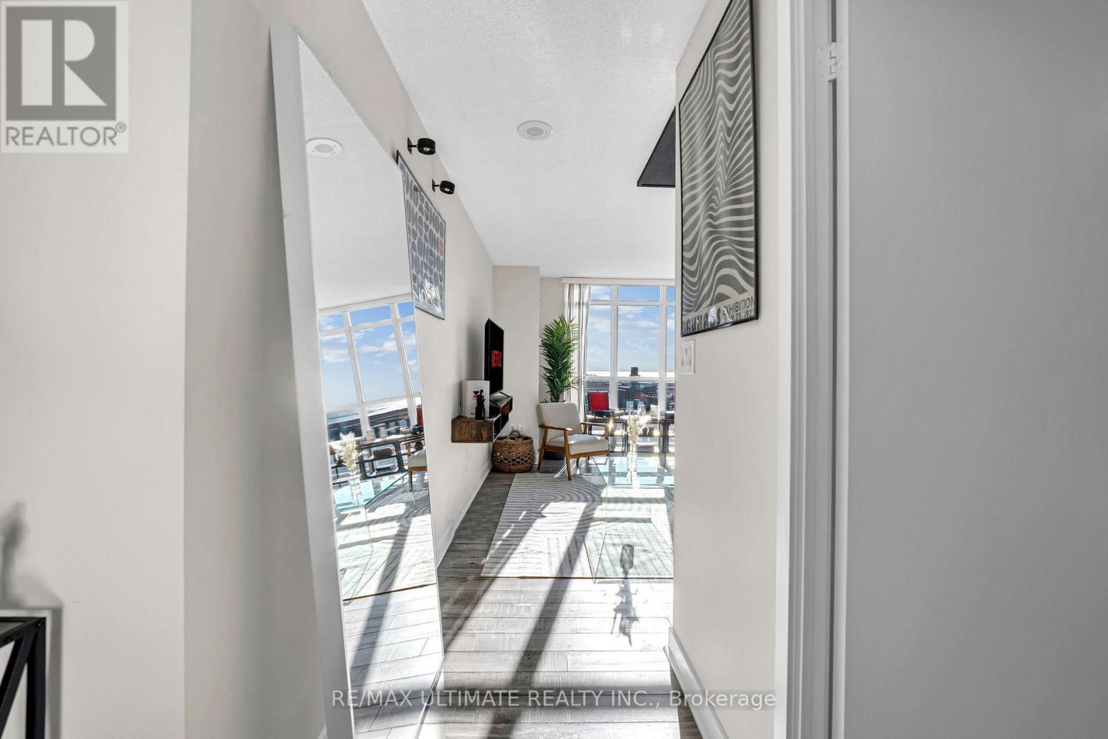 2109 - 15 Iceboat Terrace, Toronto, Ontario  M5V 4A5 - Photo 9 - C12870098