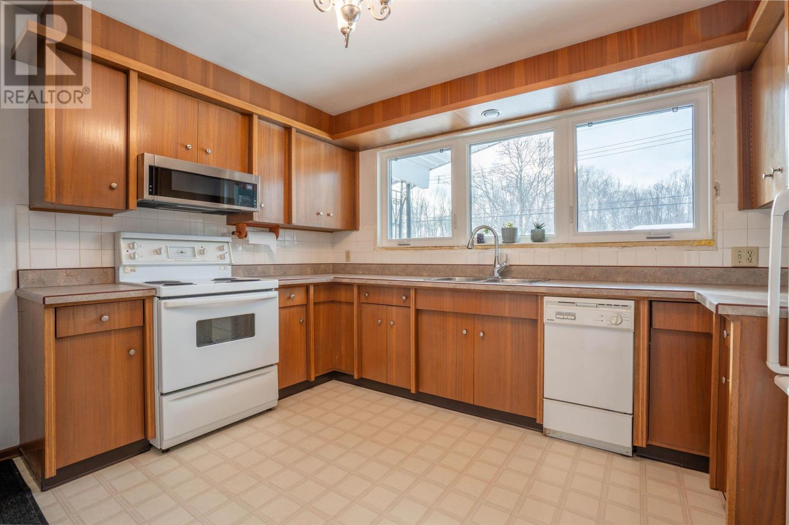 94 Florwin Dr, Sault Ste. Marie, Ontario  P6A 4J1 - Photo 7 - SM260458