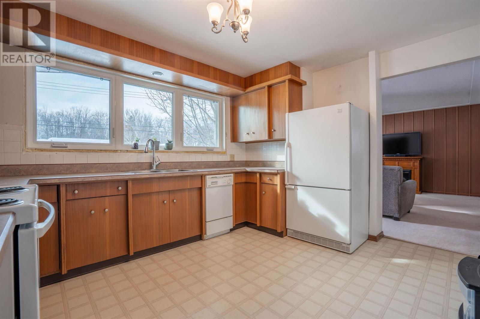 94 Florwin Dr, Sault Ste. Marie, Ontario  P6A 4J1 - Photo 8 - SM260458