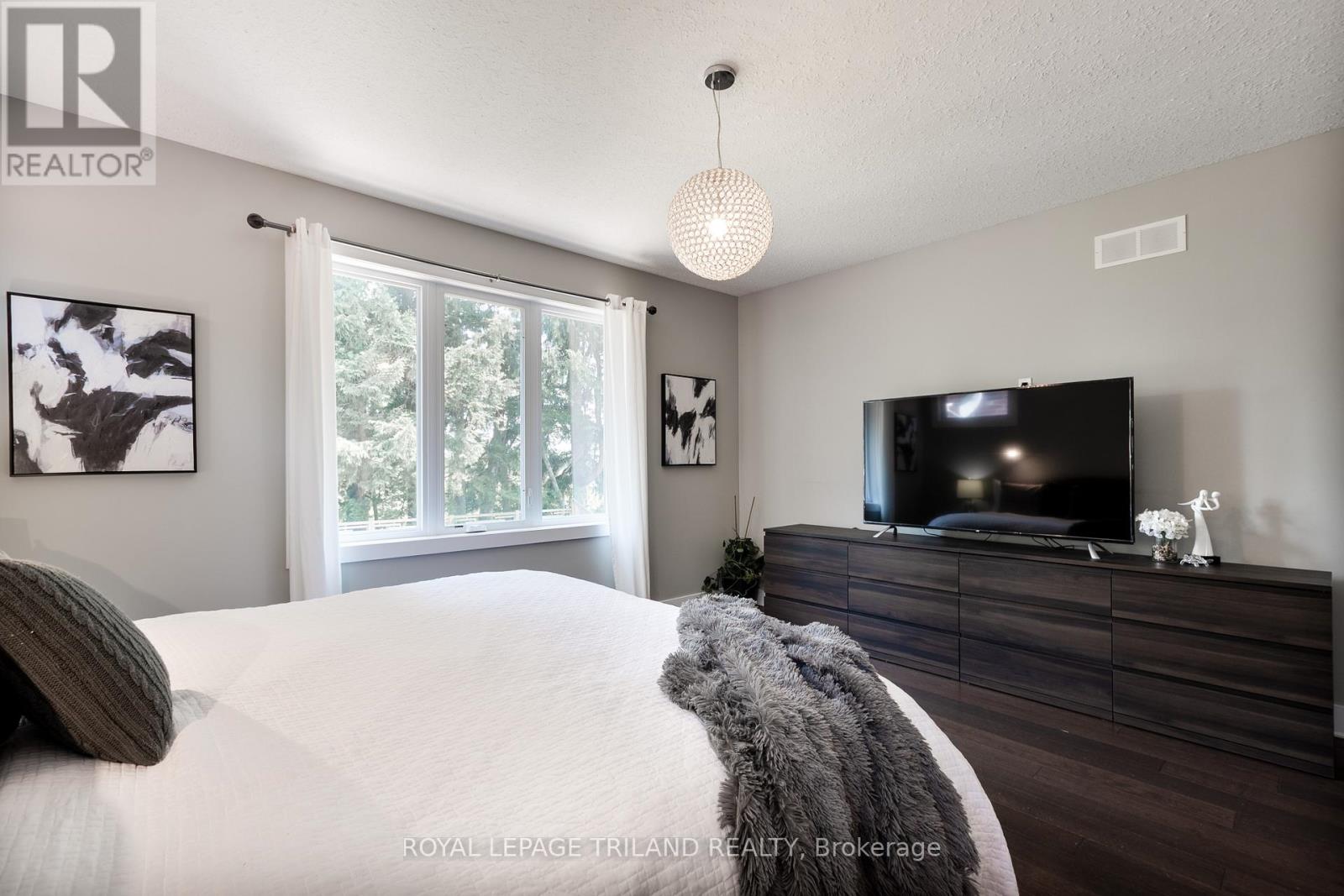 681 Bennett Crescent, Strathroy-Caradoc, Ontario  N0L 1W0 - Photo 13 - X12869890