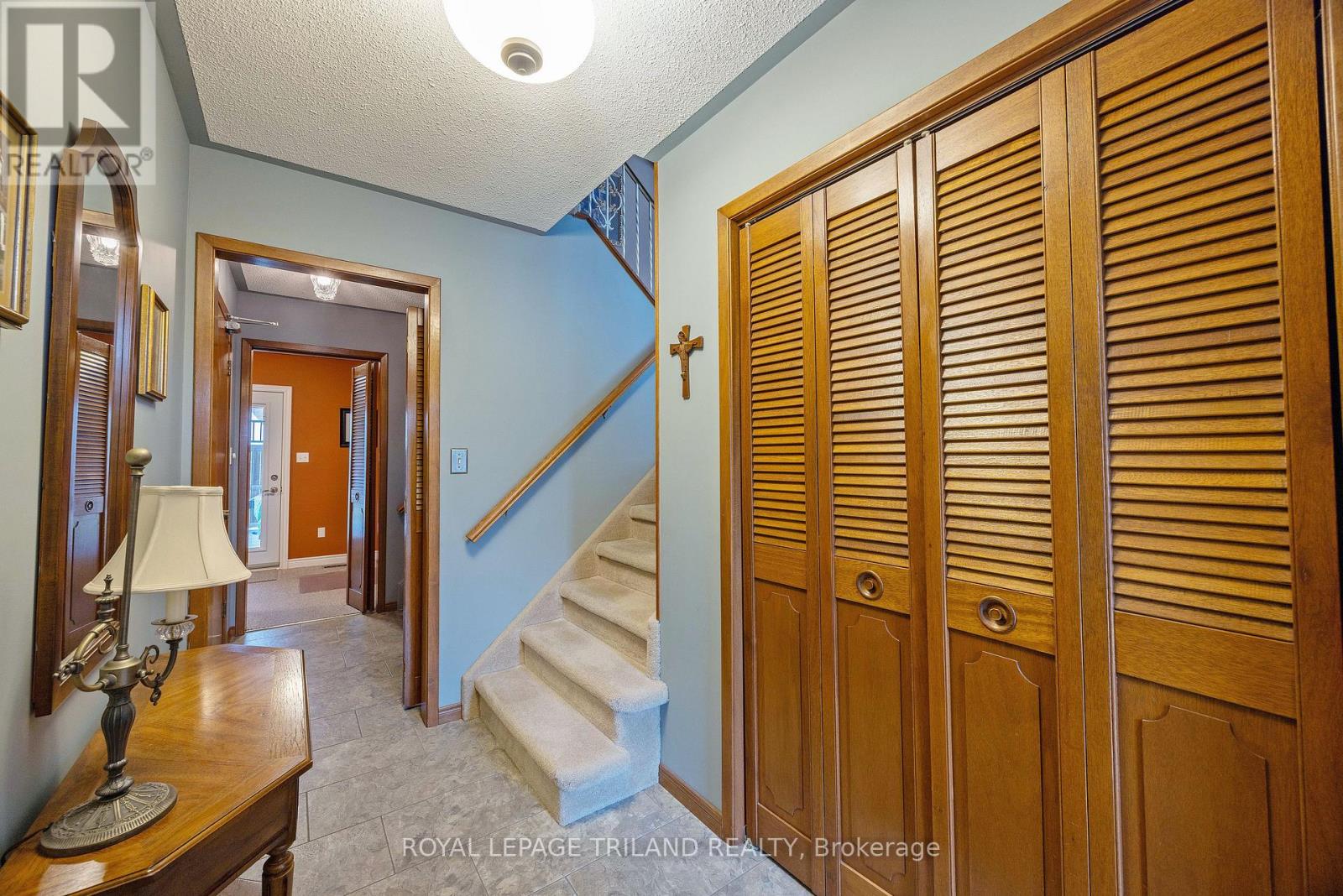 41 Lakeview Circle, St. Thomas, Ontario  N5P 4B7 - Photo 3 - X12869936