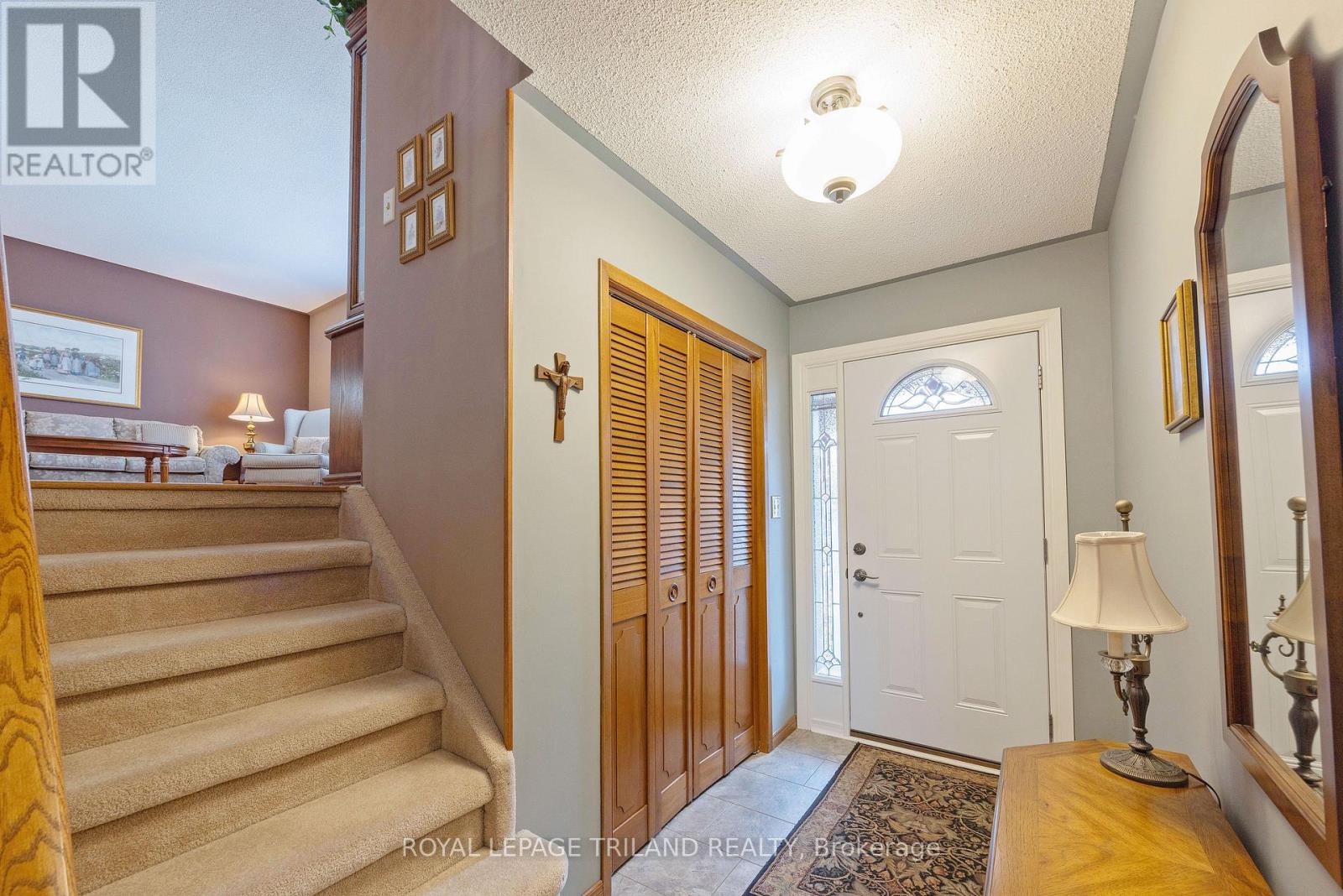 41 Lakeview Circle, St. Thomas, Ontario  N5P 4B7 - Photo 4 - X12869936