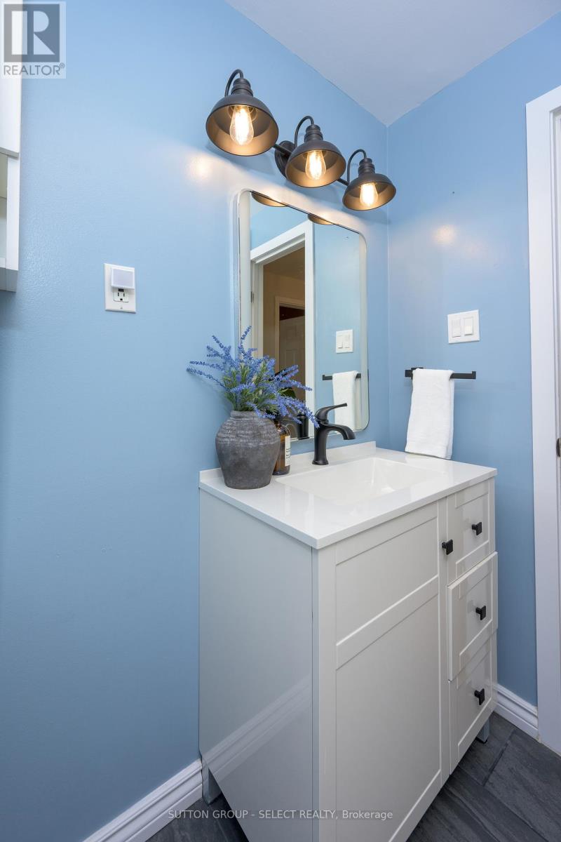 14 Maldon Road, London North, Ontario  N6G 1W1 - Photo 35 - X12869980