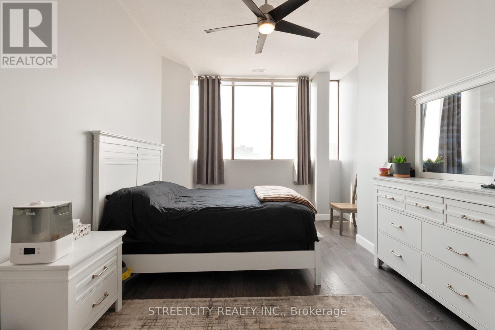 Photo 5 of 40 for 2103 - 389 Dundas Street