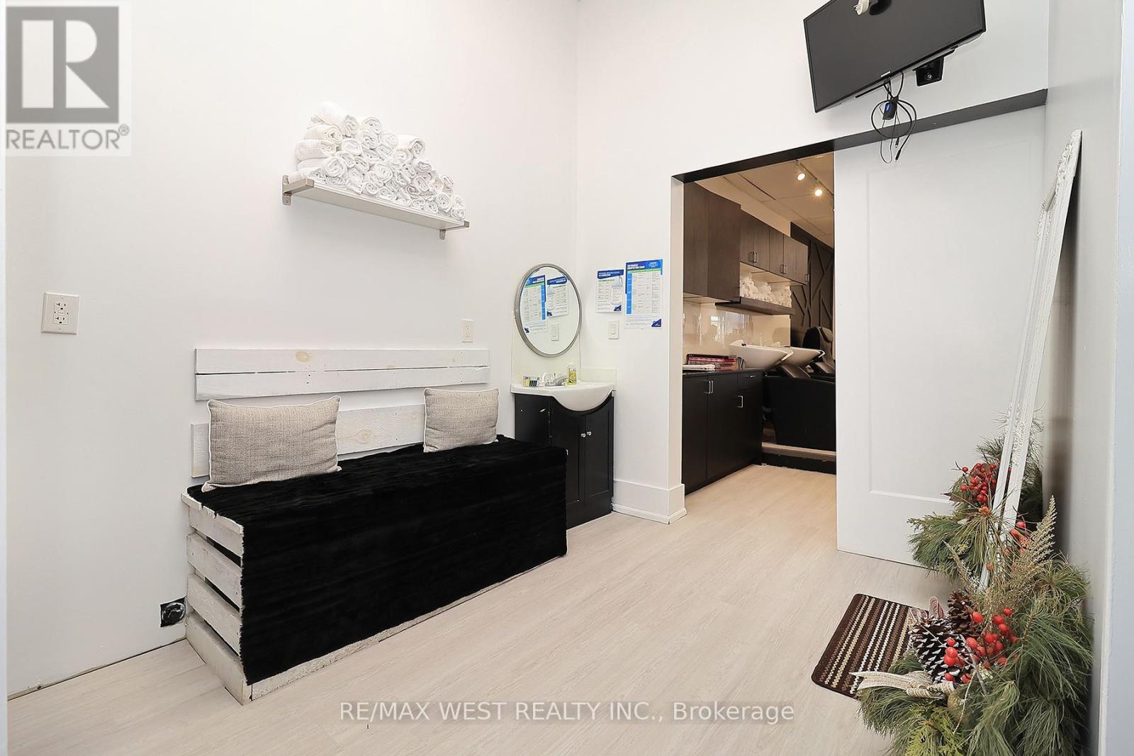 24 - 90 Winges Road, Vaughan (Pine Valley Business Park), Ontario  L4L 6A9 - Photo 18 - N12869874