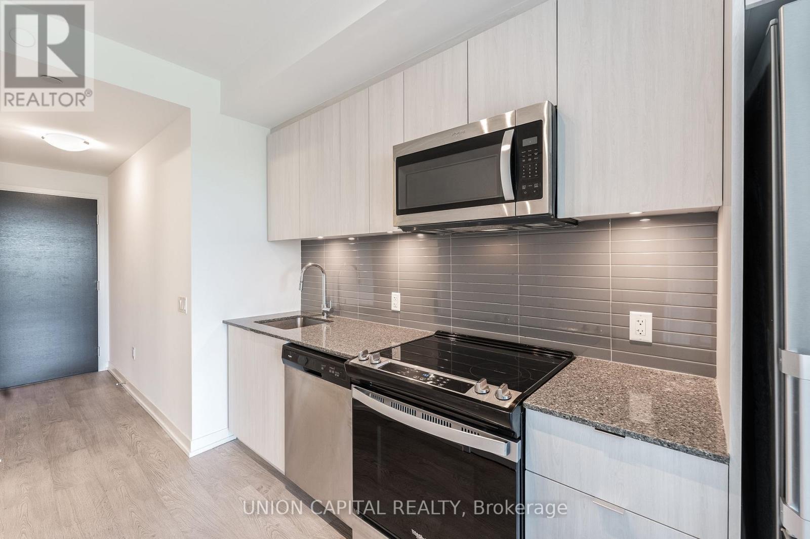 601w - 3 Rosewater Street E, Richmond Hill (South Richvale), Ontario  L4C 5T6 - Photo 8 - N12869894